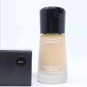 🆕 MAC MINERALIZE Moisture SPF15 Foundation NC25